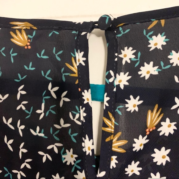 NWT Long Sleeved Floral Sheer Stitch Fix Top PLUS - Picture 4 of 6